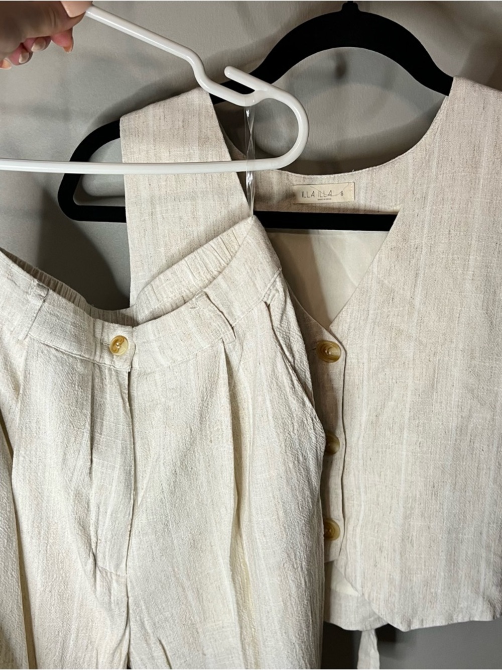 ILLA ILLA Cream Linen-Blend High Waist Trousers with Button Vest